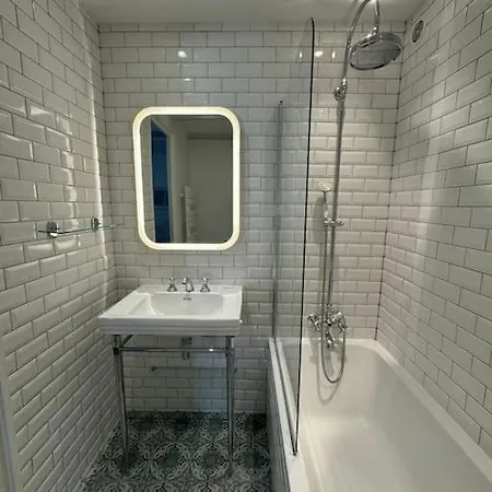 Arazy - Superb Duplex Old Very Central, Ac, Terrace Apartment