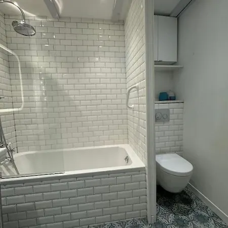 Arazy - Superb Duplex Old Very Central, Ac, Terrace Apartment *